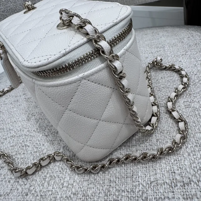 Chanel Caviar Vanity Bag in White Caviar, Metal from Reowned, photo 6 of 9