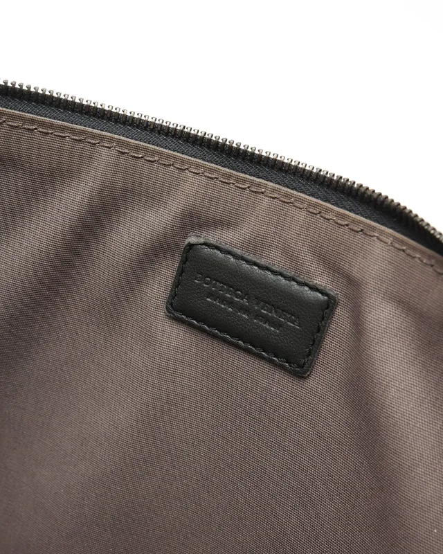 Bottega Veneta Intrecciato Clutch Bag in Woven leather from A Retro Tale, photo 4 of 4