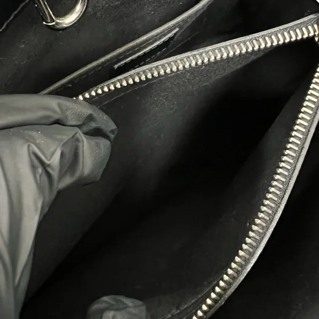 Louis Vuitton Passy PM Epi Leather Handbag in Black Leather from LuxUness, photo 10 of 10