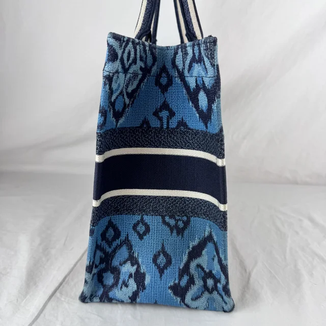 Dior Paisley Medium Book Tote Bag in Canvas, Embroidered, Fabric from Reowned, photo 7 of 12