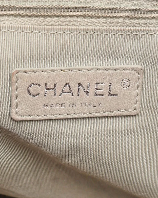 Chanel CC Paris-Shanghai On The Bund Bag in Leather from A Retro Tale, photo 6 of 8