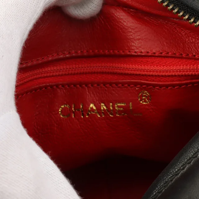 Chanel Vintage Silk Satin CC Mark Stitch Tassel Chain Shoulder Bag Black from around 1985-1990 in Black Satin from VINTAGE QOO TOKYO, photo 6 of 11