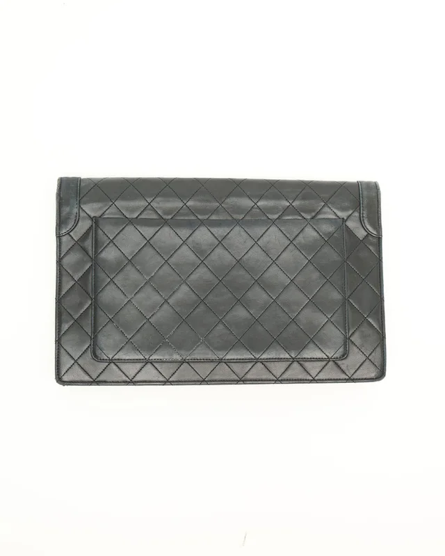 Chanel Vintage Leather Clutch Bag in Leather from A Retro Tale, photo 2 of 9