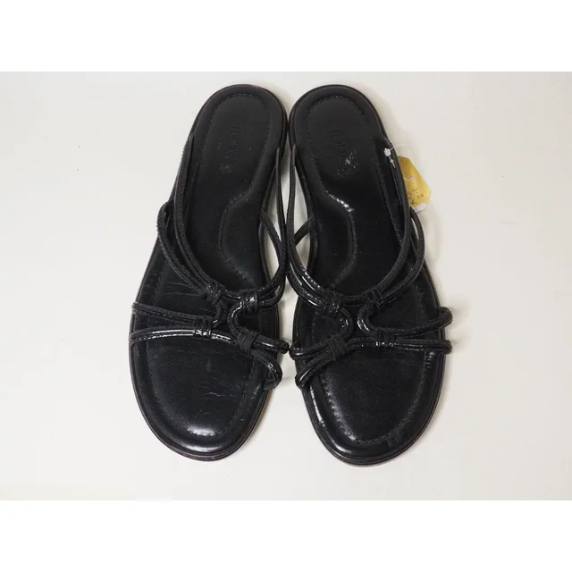 Tod's Women's Sandals - Black - US 9 in black Patent leather from Depop, photo 2 of 3