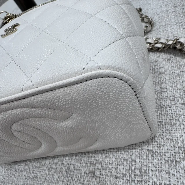 Chanel Caviar Vanity Bag in White Caviar, Metal from Reowned, photo 7 of 9