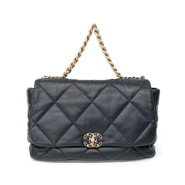 Chanel 샤넬 19 플랩백 맥시 from GUGUS