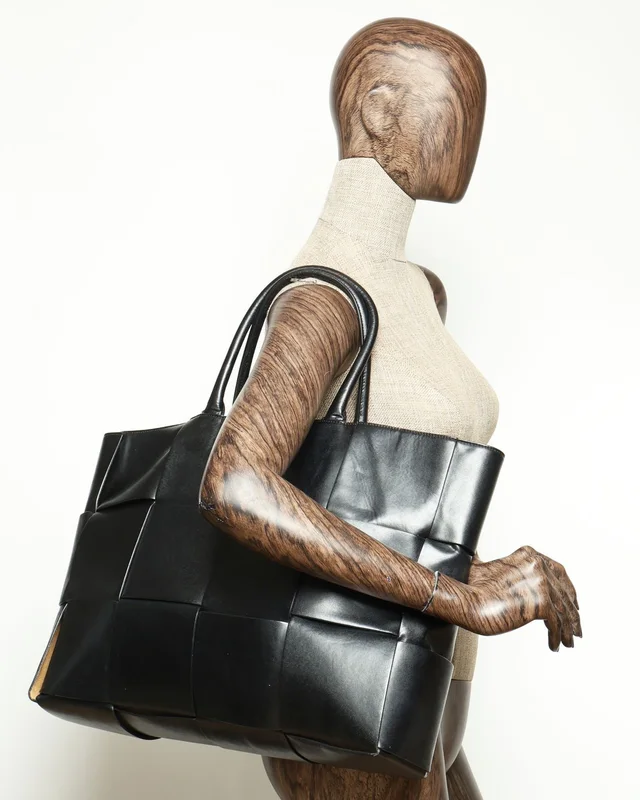 Bottega Veneta Large Arco Tote Bag in Suede from A Retro Tale, photo 11 of 11