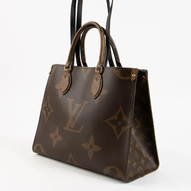 Louis Vuitton Monogram Giant Onthego MM Bag in Canvas from Labellov, photo 3 of 6