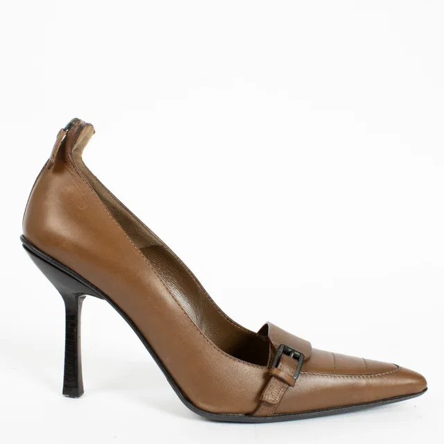 Gucci Brown Leather Buckle Pointy-Toe Pumps — Size 37.5 in Brown Leather from Labellov