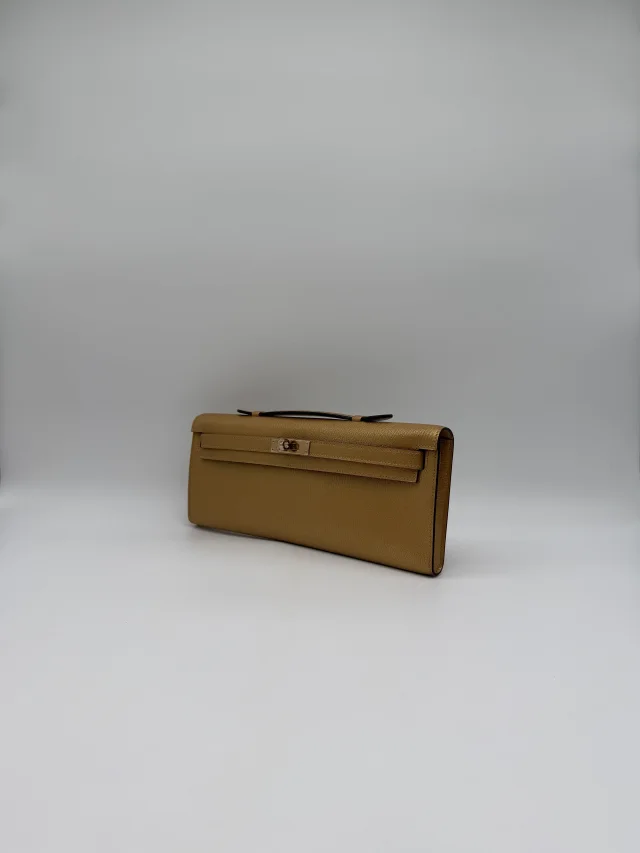 Hermès Kelly Cut Chamkilight Dore Chevre Permabrass Hardware in Gold Goatskin from Luxury Promise, photo 7 of 10