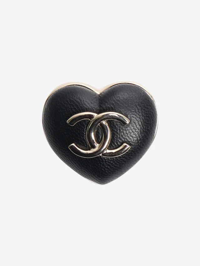 Chanel Gold CC heart brooch in Gold from Sign of the Times