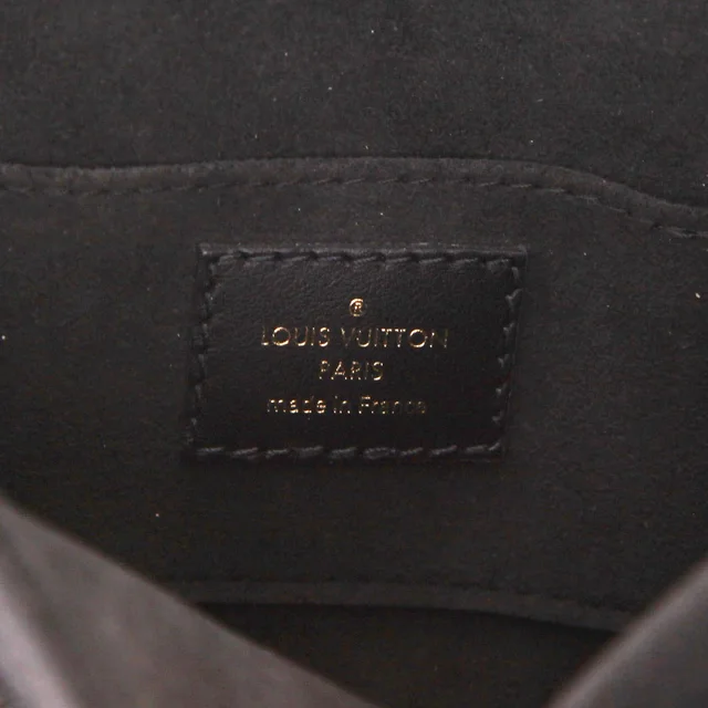 Louis Vuitton Dauphine shoulder bag in Noir Épi leather in Black Leather from Collector Square, photo 4 of 5