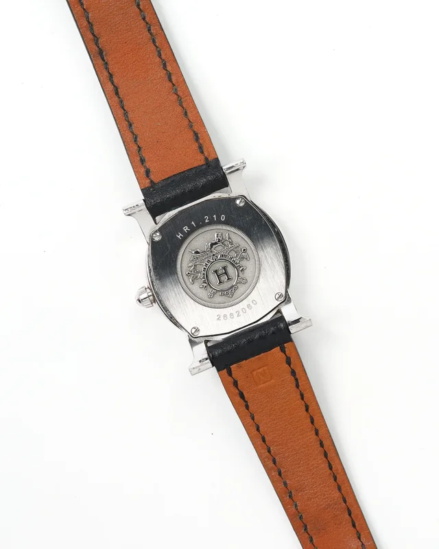 Hermès Heure H Ronde 25mm Ref HR1.210 Watch in Caviar leather from A Retro Tale, photo 6 of 8