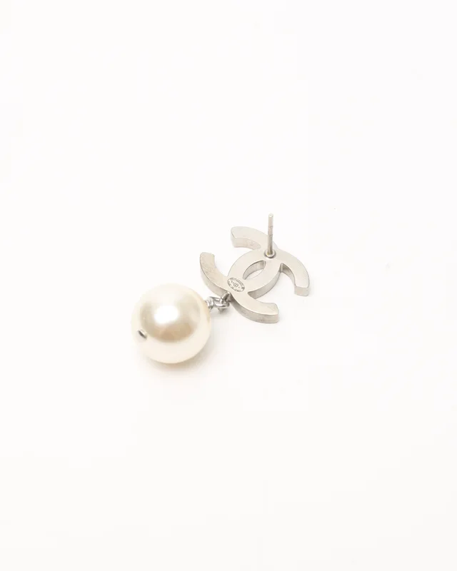 Chanel CC and Pearl Earrings from A Retro Tale, photo 4 of 4
