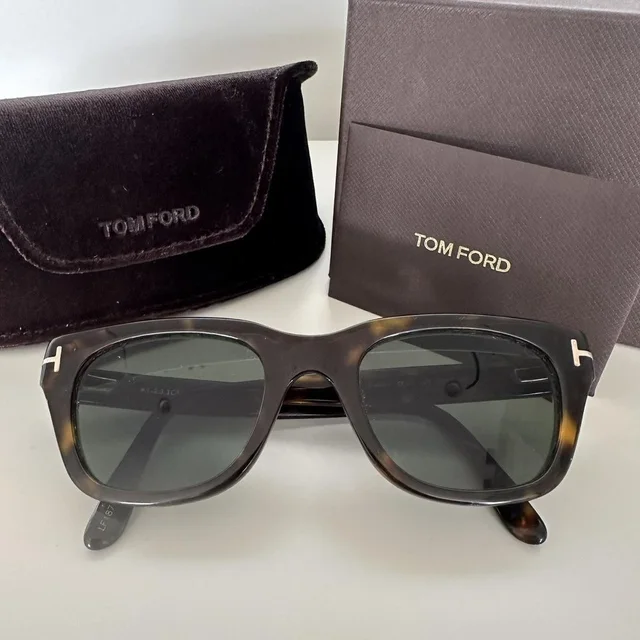 Tom Ford Women's Wayfarer Sunglasses - Brown/Black in black|red|brown from Depop, photo 1 of 1
