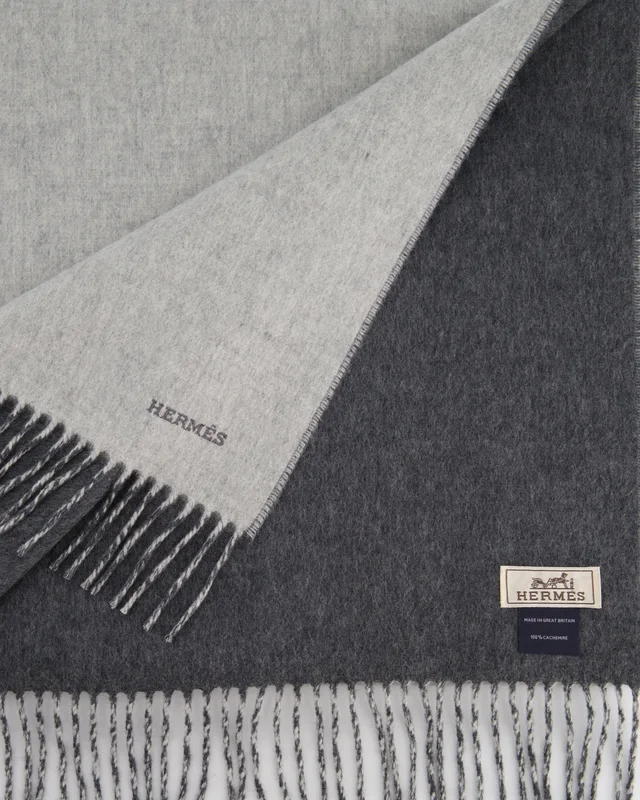 Hermès Grey Two Tone Cashmere Scarf with Stitched Logo Size 160cm x 43cm in Grey Cashmere from Sellier, photo 4 of 6