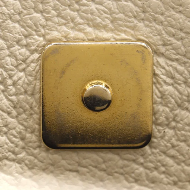 Gucci GG Canvas Shoulder Bag in Beige Canvas from LuxUness, photo 15 of 18