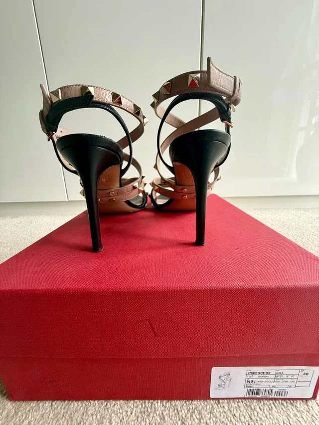 Valentino Garavani Black/Nude Rockstud Sandals in Black from HEWI