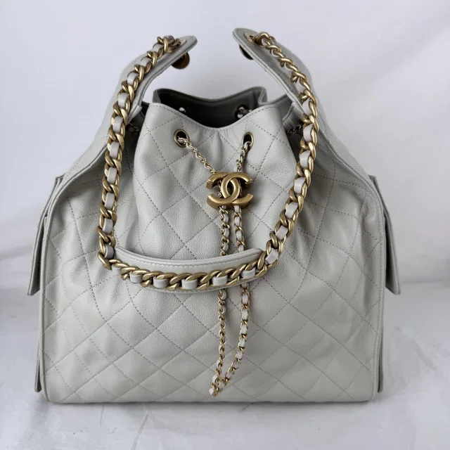 Chanel 25 Medium Bag in Caviar, caviar leather, Metal from Reowned