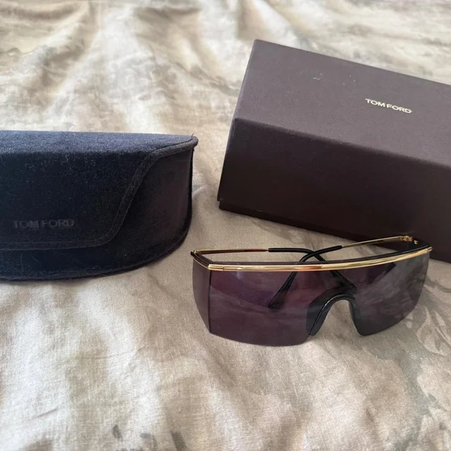 Tom Ford Women's Sunglasses - Black/Gold in gold|black from Depop, photo 1 of 1