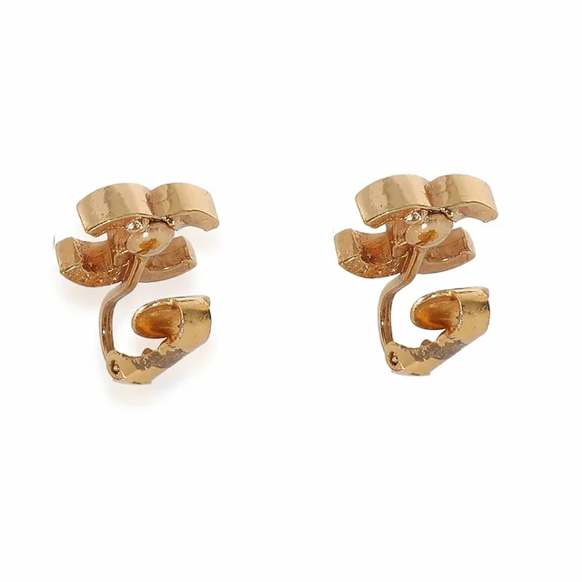 Chanel CC Vintage Gold Clip on Earrings in Gold from Luxury Promise, photo 2 of 3