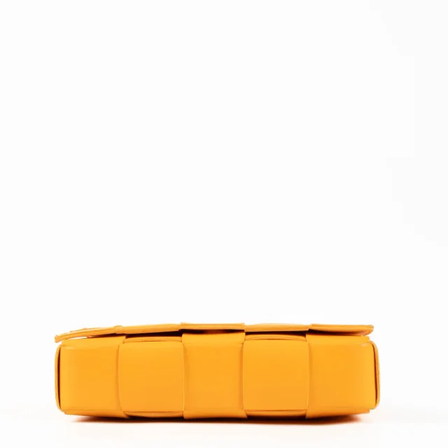 Bottega Veneta Tangerine Cassette Crossbody Bag in Woven leather from Labellov, photo 5 of 6