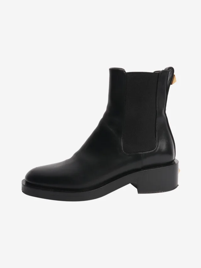 Valentino Garavani Black Rockstud chelsea boots - size EU 37 in Black Leather from Sign of the Times