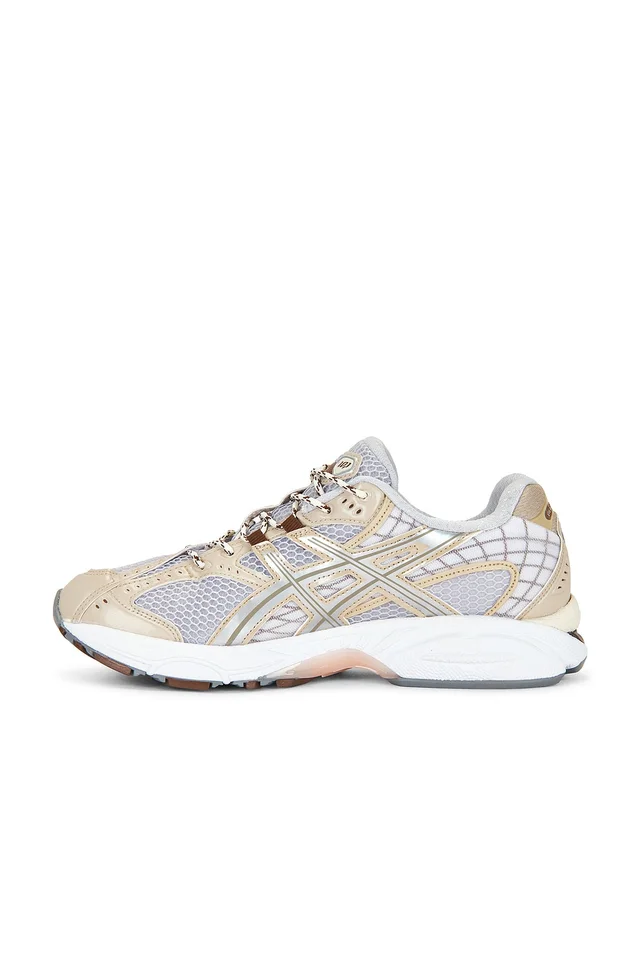 Asics Gel-Nimbus 10.1 in Concrete & Feather Grey, photo 5 of 6 from REVOLVE (Canada)