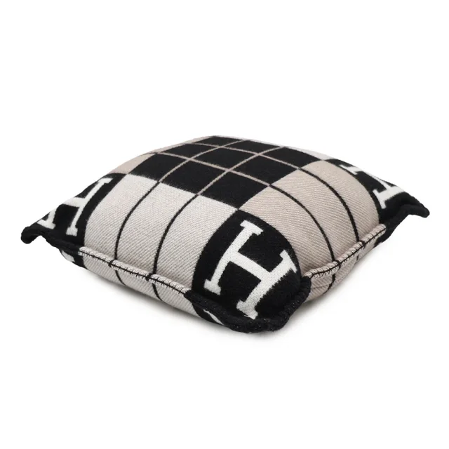 Hermès Avalon III Cushion Ecru・Noir Wool90% Cashmere10% Size PM in Black from GALLERY RARE, photo 2 of 7