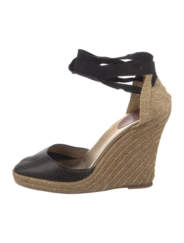 Christian Louboutin Heels & pumps in black Leather from The RealReal
