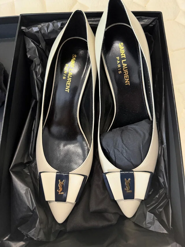 Saint Laurent Size 38 Pearl/Navy Anais 55 Bow Pumps in Navy from Luxury Promise
