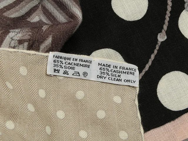 Hermès Clic-Clac à Pois Shawl Cashmere Silk Shawl 140cm in Silk from Ann's Fabulous Finds, photo 4 of 6