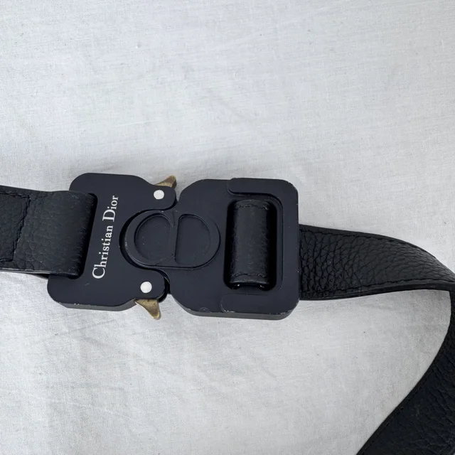 Dior Saddle Belt Bag in calfskin, Calfskin leather, grained calfskin, Metal from Reowned, photo 2 of 9