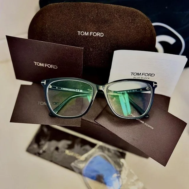 Tom Ford Women's Square Sunglasses - Black/Gold in gold|black from Depop, photo 1 of 1