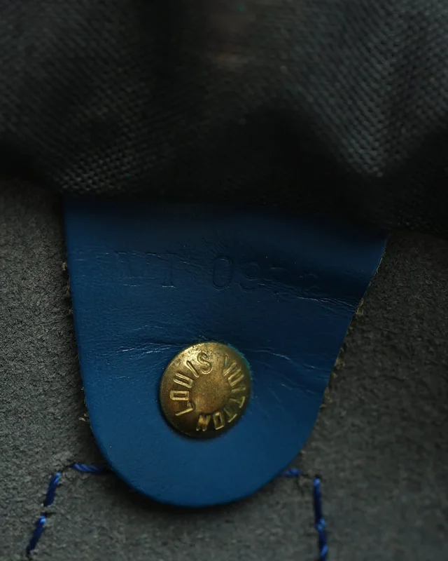Louis Vuitton Epi Speedy 25 Bag in Leather from A Retro Tale, photo 7 of 8