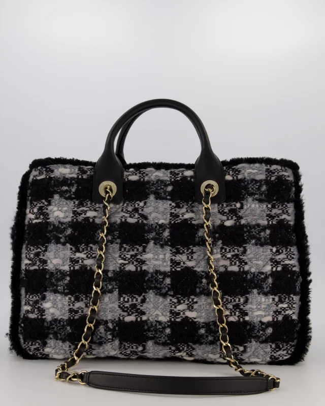 Chanel 25N Grey and Black Quiilted Tweed Shopping Tote Bag in Black Tweed from Sellier, photo 6 of 19