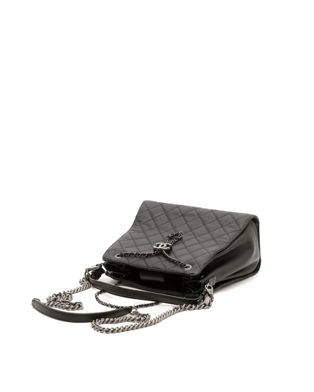Chanel CC Caviar Accordion Bucket Bag in Caviar leather from A Retro Tale, photo 5 of 9