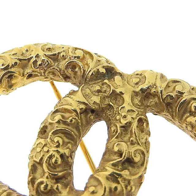 Chanel Plated Brooch 93A in Gold Gold-plated metal from LuxUness, photo 5 of 6
