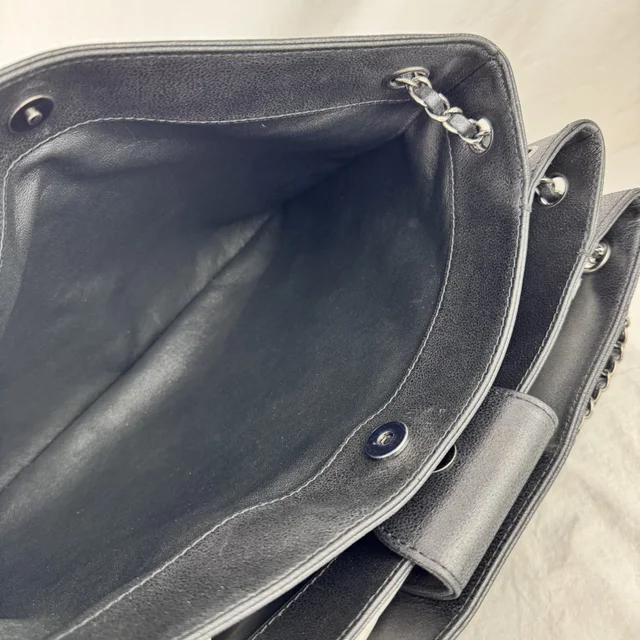 Chanel CC Timeless Iridescent Tote Bag in Metal, Nubuck Leather from Reowned, photo 9 of 13