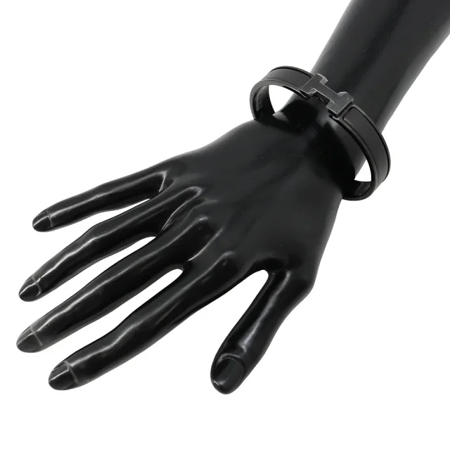 Hermès ClicHH Bangle Size PM Black/Noir・Matt Metal in Black from GALLERY RARE, photo 4 of 8