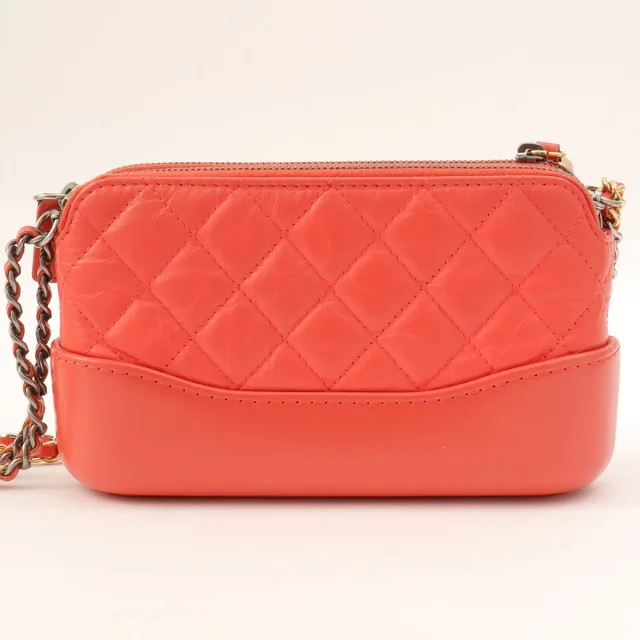 Gabrielle de Chanel Chain Shoulder Bag Mini, salmon pink, manufactured around 2018 in Pink Calfskin from VINTAGE QOO TOKYO, photo 2 of 13