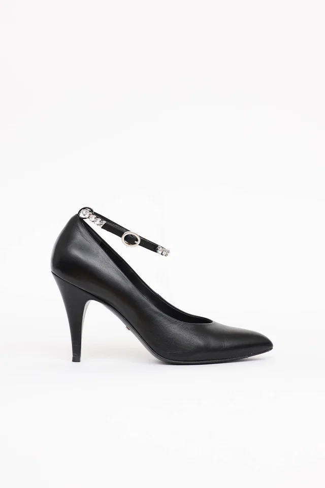 Gucci Crystal Pump in Leather from VSP Consignment