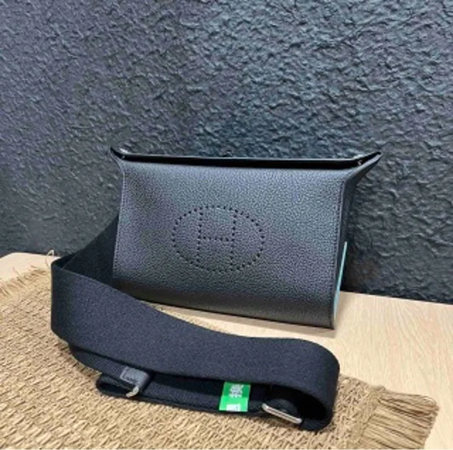 Hermès dinnerware bag in Black from Luxury Promise, photo 1 of 1