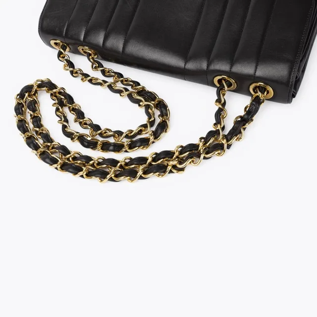 Chanel Jumbo Vertical Quilted Single Flap Bag in Leather from A Retro Tale, photo 7 of 10