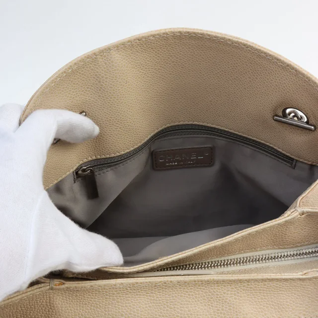 Chanel 2009-era Caviar Skin CC Mark Stitch Chain Tote Bag in Light Beige in Beige Caviar leather from VINTAGE QOO TOKYO, photo 5 of 15
