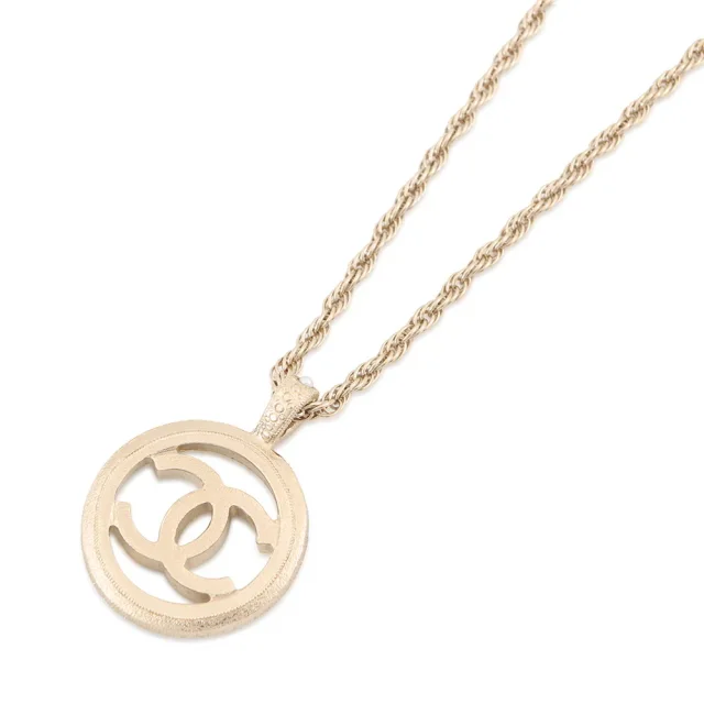 Chanel CC Logo Circle Necklace Gold Plated Faux Pearl in Gold from GALLERY RARE, photo 3 of 9
