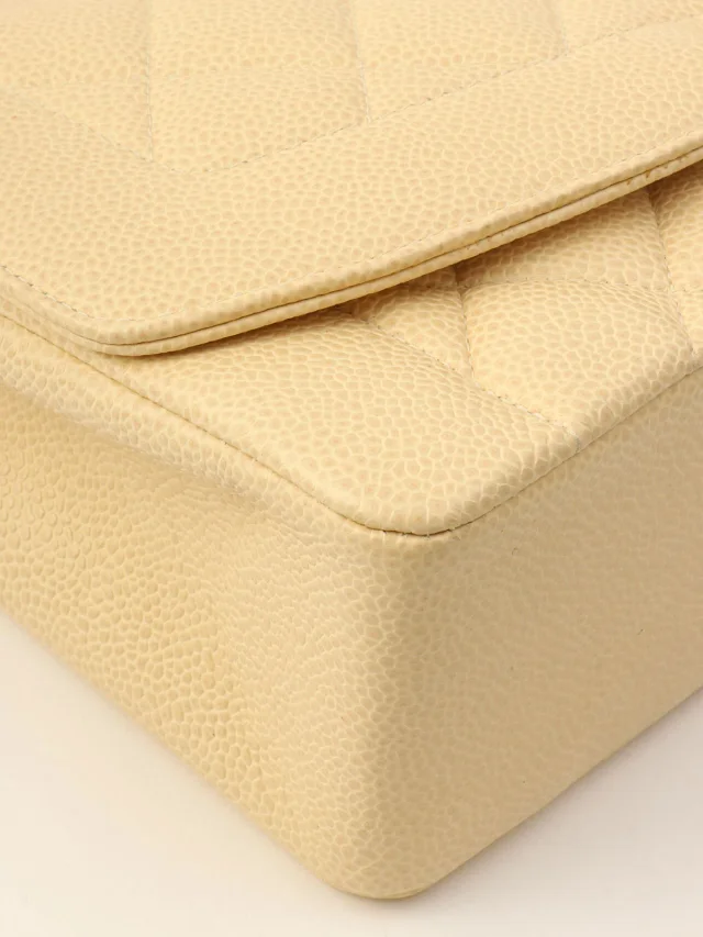 Chanel Circa 1992 Caviar Skin Diana Flap Chain Bag 25cm Beige in Beige Caviar leather from VINTAGE QOO TOKYO, photo 8 of 14