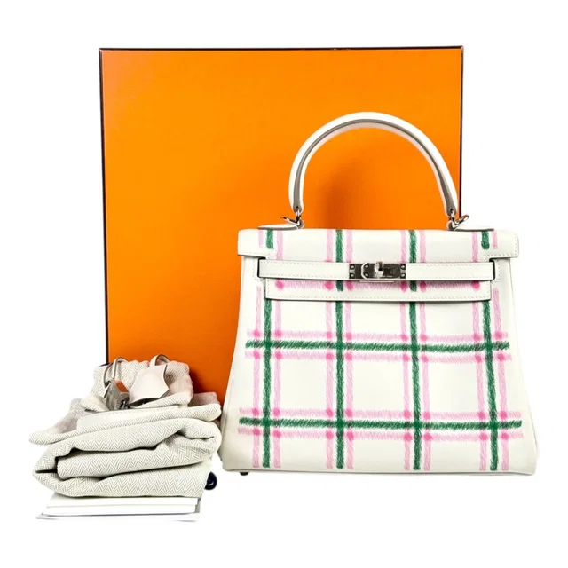 Hermès Kelly 25 Tartan Light Swift Gris Pale/Bubblegum/Vert Moyen PHW in Green Swift leather from Luxury Promise