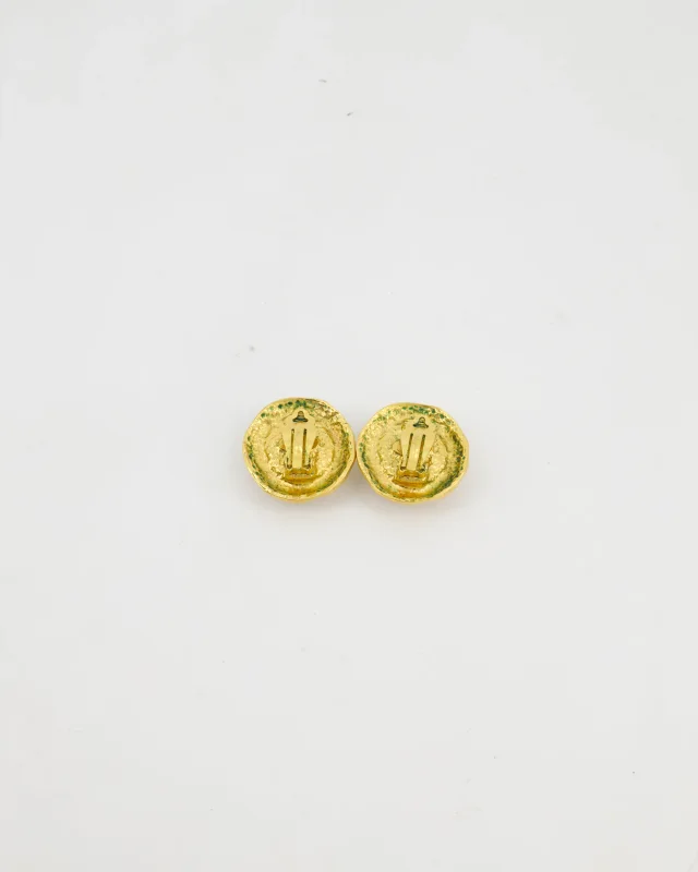 Chanel Vintage Gold-Plated Clip-on Earrings with a Simulated Pearl Centre in Gold from Sellier, photo 7 of 7