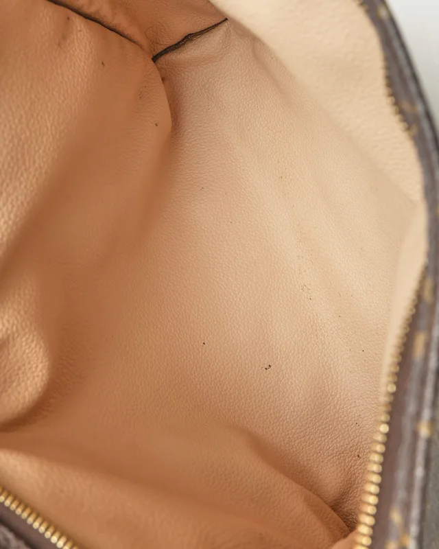 Louis Vuitton Monogram Toiletry Pouch 26 in Coated canvas from A Retro Tale, photo 6 of 8